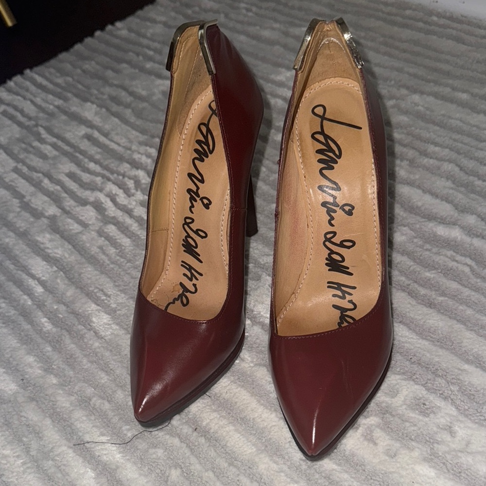 Lanvin Red Heels Elegant Pointed Toe Design